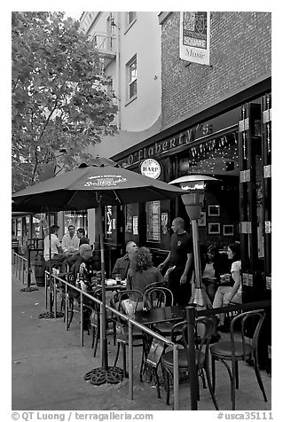 Pub, San Pedro Square. San Jose, California, USA (black and white)