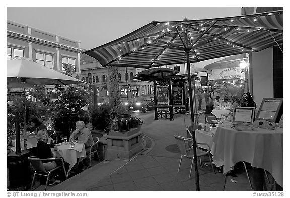 Restaurant dining on outdoor tables, Castro Street, Mountain View. California, USA (black and white)