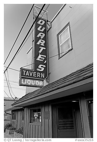 Duarte Tavern at dusk, Pescadero. San Mateo County, California, USA (black and white)