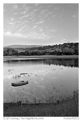 Lake Lagunata with the Dish in background. Stanford University, California, USA (black and white)