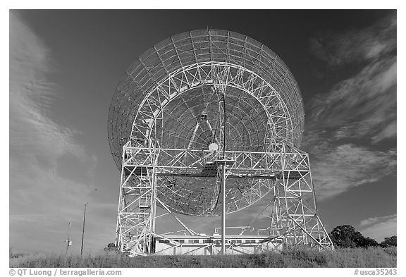 150ft parabolic reflector operated by SRI International. Stanford University, California, USA (black and white)