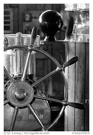 Boat stirring wheel, Queen Mary. Long Beach, Los Angeles, California, USA (black and white)