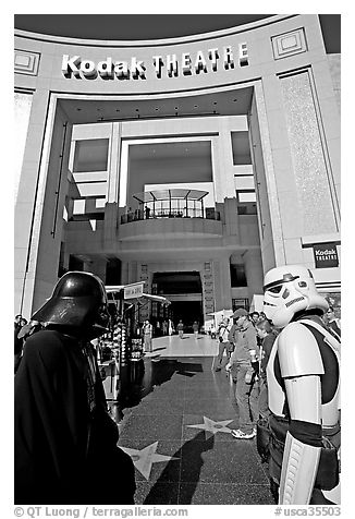 People dressed as Star Wars characters in front of the Kodak Theater, home of the Academy Awards. Hollywood, Los Angeles, California, USA