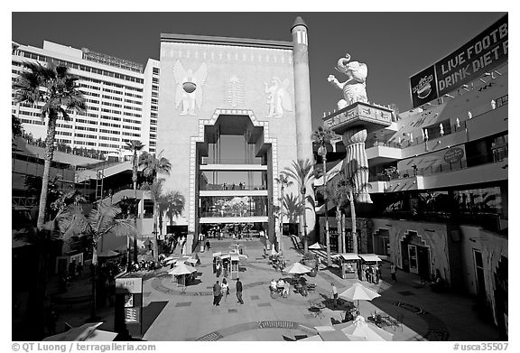 Babylon court of the Hollywood and Highland complex. Hollywood, Los Angeles, California, USA (black and white)