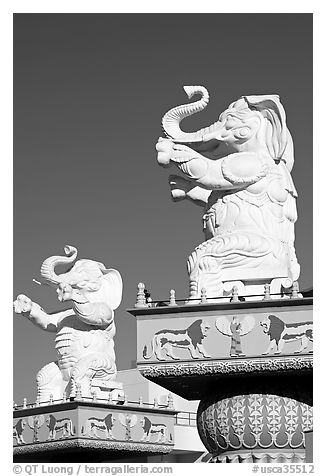 White elephants, replicas from the set of the Griffith movie Intolerance. Hollywood, Los Angeles, California, USA (black and white)