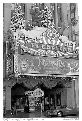 Spanish colonial facade of the El Capitan theatre. Hollywood, Los Angeles, California, USA (black and white)