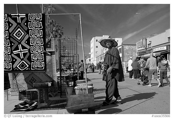 Man selling crafts on Venice Boardwalk. Venice, Los Angeles, California, USA (black and white)