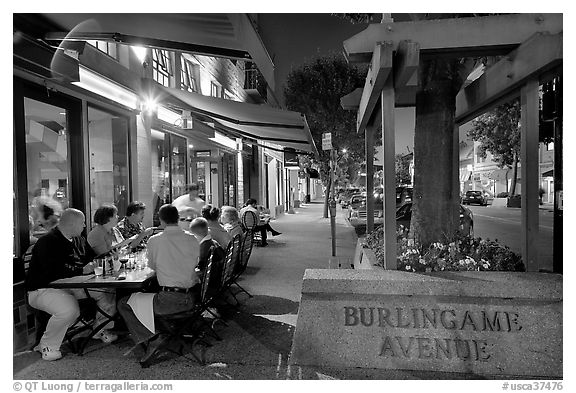 Outdoor dining on Burlingame Avenue. Burlingame,  California, USA