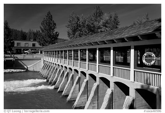 Lake Tahoe Dam at the outlet of Lake Tahoe, the source of the Truckee River, California. USA