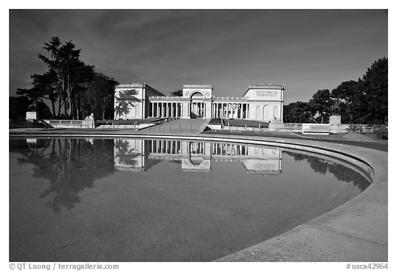 Basin reflecting California Palace of the Legion of Honor, Lincoln Park. San Francisco, California, USA