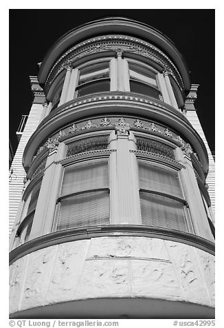 Brightly painted yellow tower of Victorian house, Haight-Ashbury District. San Francisco, California, USA (black and white)