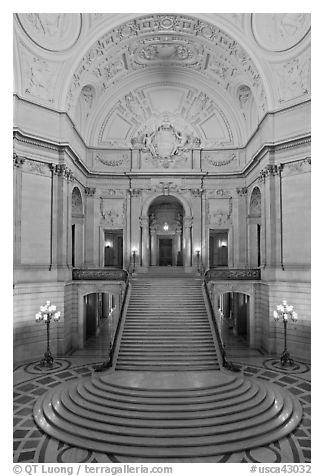 Rotunda of beaux-arts style City Hall. San Francisco, California, USA (black and white)