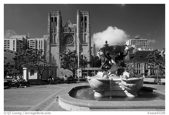 Fountain and Grace Cathedral, Nob Hill. San Francisco, California, USA