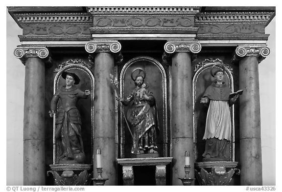 Sculptures, Mission Dolores. San Francisco, California, USA (black and white)