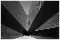 Wedge with late afternoon shadow, De Young Museum. San Francisco, California, USA (black and white)