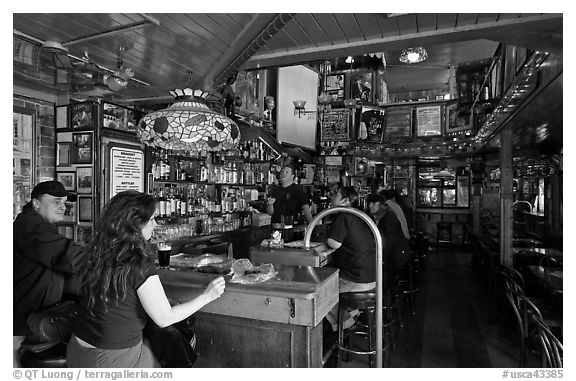 Inside Vesuvio saloon, North Beach. San Francisco, California, USA