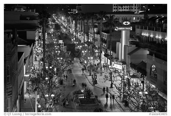 Third Street Promenade by night. Santa Monica, Los Angeles, California, USA (black and white)