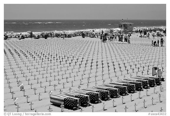 Arlington West Iraq war memorial, Santa Monica beach. Santa Monica, Los Angeles, California, USA (black and white)