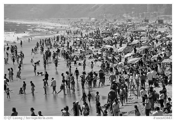 Dense crowds on beach. Santa Monica, Los Angeles, California, USA (black and white)