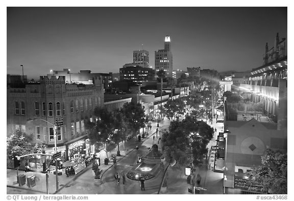 View from above of Third Street Promenade at dusk. Santa Monica, Los Angeles, California, USA (black and white)