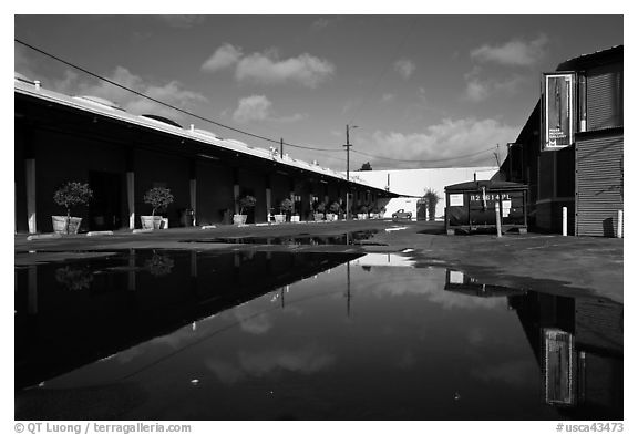 Reconverted industrial buildings, Bergamot Station. Santa Monica, Los Angeles, California, USA (black and white)