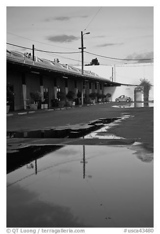 Bergamot Station art galleries, late afternoon. Santa Monica, Los Angeles, California, USA