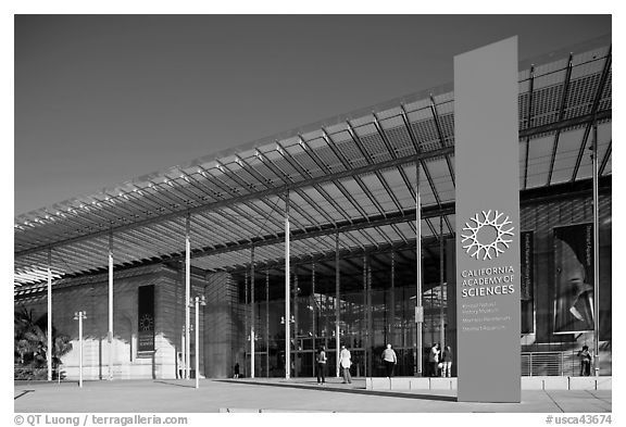 Facade and sign, California Academy of Sciences, Golden Gate Park. San Francisco, California, USA (black and white)