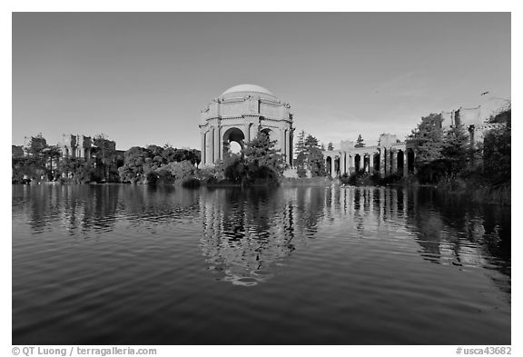 Palace of Fine arts and lagoon, early morning. San Francisco, California, USA (black and white)