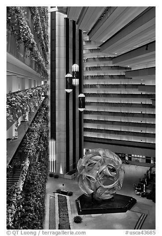 Atrium, Hyatt Grand Regency. San Francisco, California, USA (black and white)