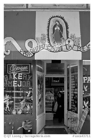 Bakery with colors of the Mexican flag, Mission District. San Francisco, California, USA