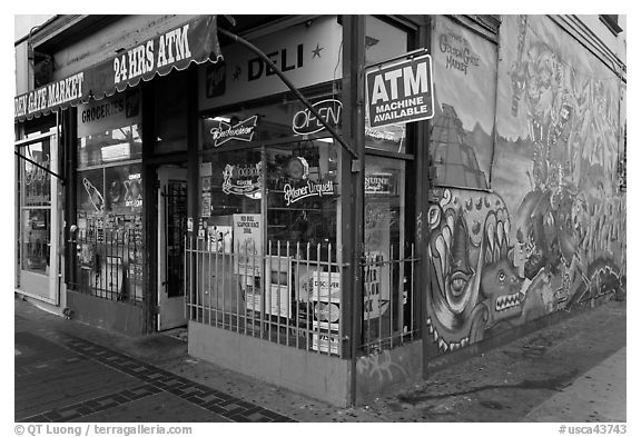 Corner store and mural, Mission District. San Francisco, California, USA (black and white)