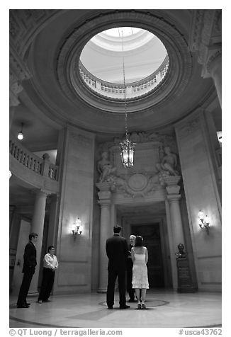 Wedding in the City Hall rotunda. San Francisco, California, USA (black and white)