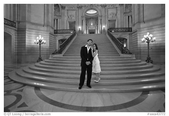 Just married couple at the base of the grand staircase, City Hall. San Francisco, California, USA (black and white)