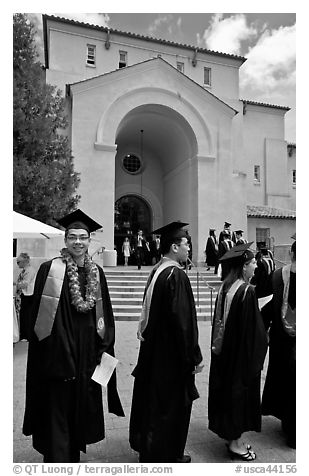 Students in academicals lined up in front of Memorial auditorium. Stanford University, California, USA (black and white)