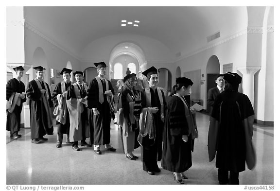 Graduates in academical regalia inside Memorial auditorium. Stanford University, California, USA (black and white)