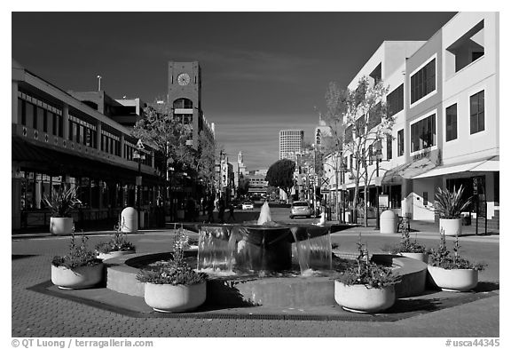 Fountain,. Oakland, California, USA (black and white)