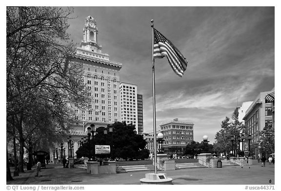 City Hall. Oakland, California, USA (black and white)