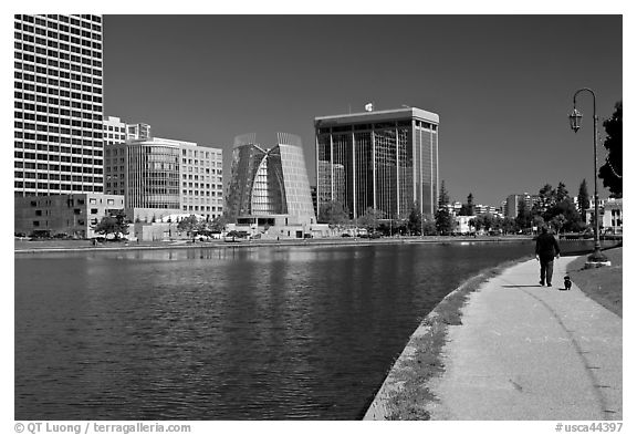 Path around Lake Merritt. Oakland, California, USA (black and white)