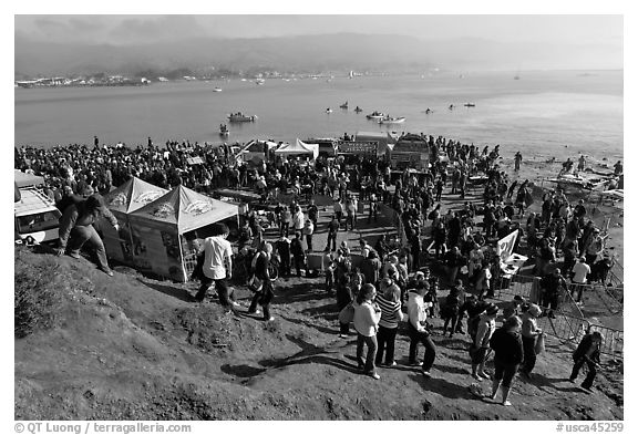 Crowds gather for mavericks competition. Half Moon Bay, California, USA (black and white)