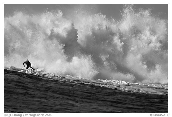 Mavericks big wave surfing. Half Moon Bay, California, USA (black and white)