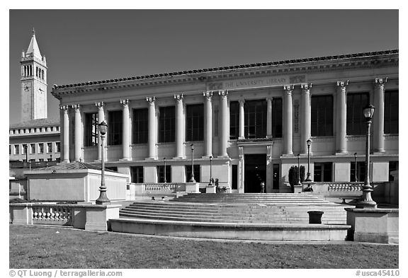 Library and Campanile, University of California. Berkeley, California, USA (black and white)