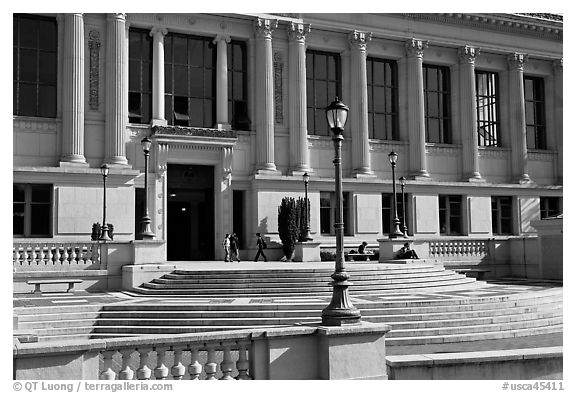 Library, University of California at Berkeley. Berkeley, California, USA (black and white)