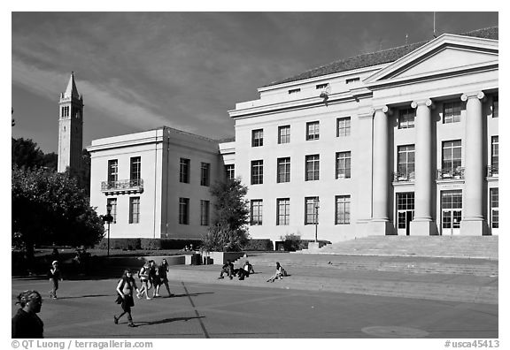 Sproul Plazza, California at Berkeley. Berkeley, California, USA (black and white)
