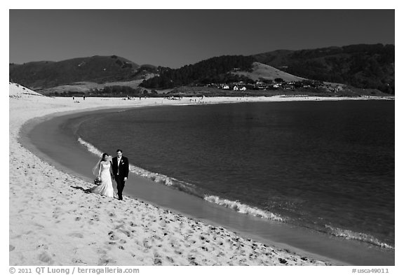 Groom and bride, Carmel River Beach. Carmel-by-the-Sea, California, USA (black and white)