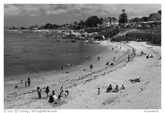 Picnic, Lover s Point Beach. Pacific Grove, California, USA (black and white)