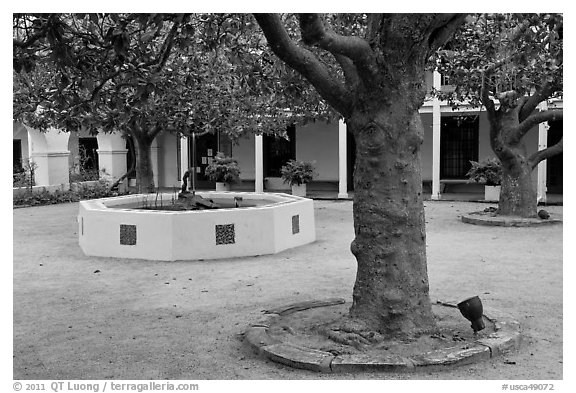 Pacific House courtyard. Monterey, California, USA (black and white)