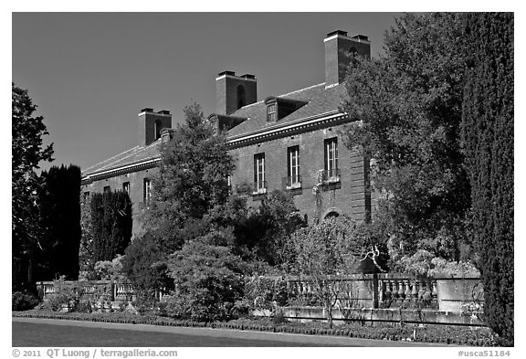 Garden and house, Filoli estate. Woodside,  California, USA (black and white)