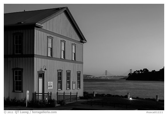 Tiburon Road-Ferry museum and Golden Gate Bridge at sunset. California, USA (black and white)