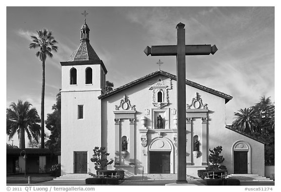 Cross and Mission Santa Clara de Asis, early morning. Santa Clara,  California, USA (black and white)