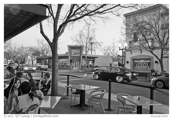 Outdoor tables on main street, Campbell. California, USA